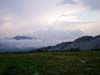 На плато Дальнего Таганая на заднем плане Круглица в облаках
