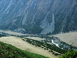 Долина реки Аламедин с высоты ущелья Ачик-Таш