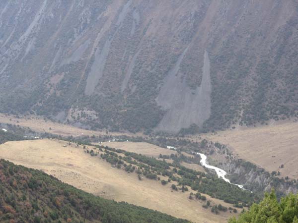 Исходный снимок Долина реки Аламедин с высоты ущелья Ачик-Таш
