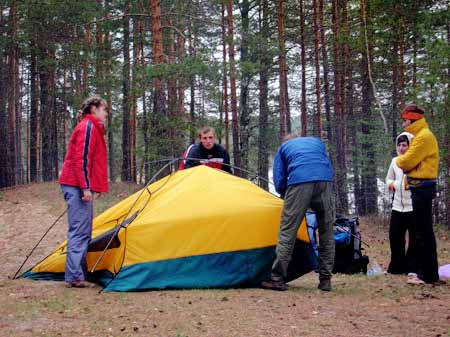 In jeder Wanderung, auch wenn es sehr kurz ist, stellt man das Zelt auf
