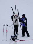 L'enseignement avant le voyage dans la montagne sur les skis