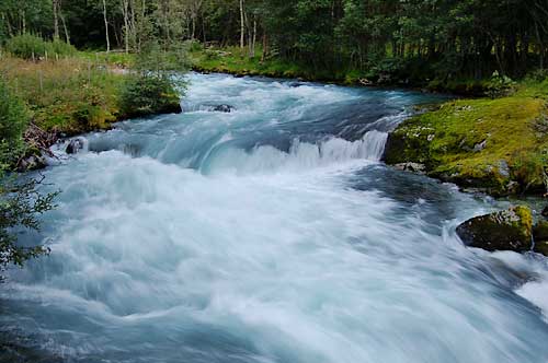 Каждый водопад дает начало горной реке