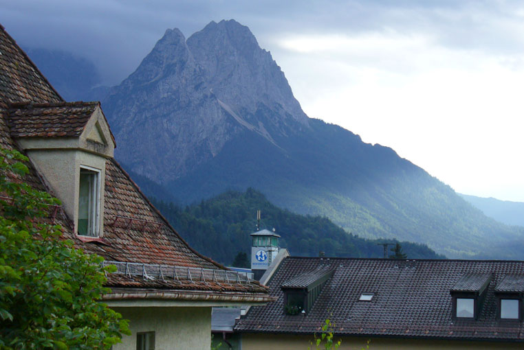 Панорамы над крышами альпийских селений