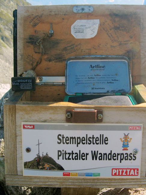 Ящик с печатью на вершине в Австрийских Альпах