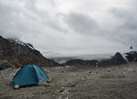 Бивуак на плато под перевалом Ваннетйох в хребте Каунерграт