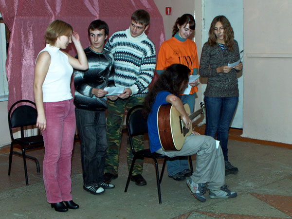 Полный хор Вжиков на конкурсе туристской песни горного клуба