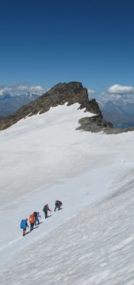 Подъем к перевалу в Альпах