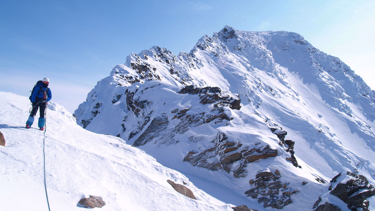 Вид на восточный склон главной вершины горы Пайер