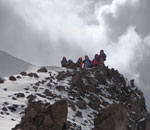 Группа в непогоду на седловине перевала