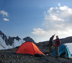 Лагерь группы на морене ледника