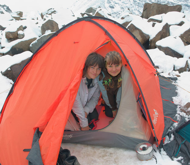 Палатку после ночного снегопада не хочется покидать